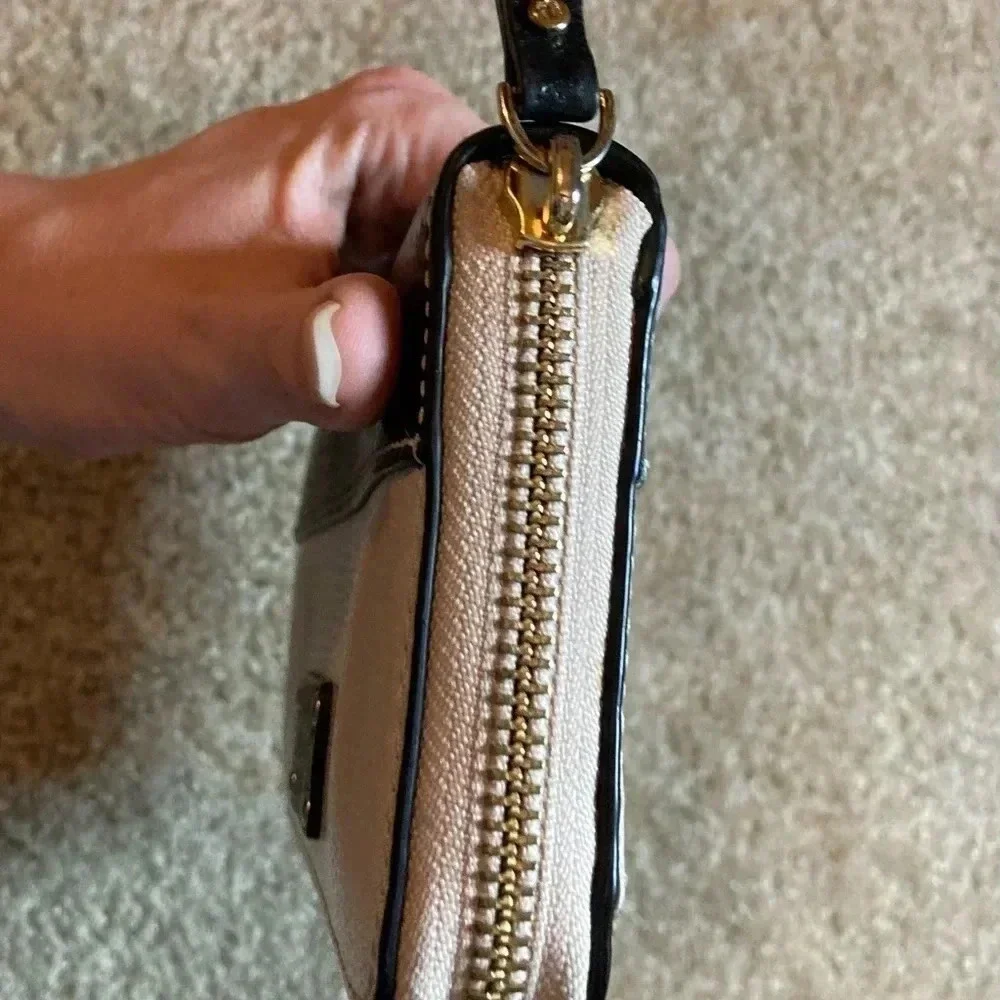 Like New Kate Spade Bay Street Pebbled Leather Zip Around Wallet